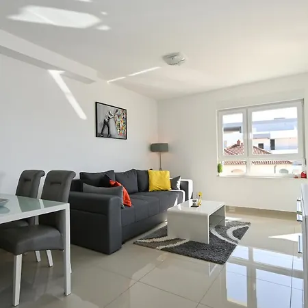 Tri Masline With Seaview Daire Trogir