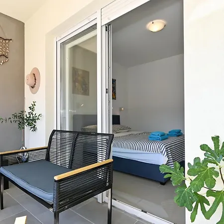 Tri Masline With Seaview *