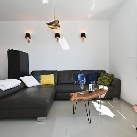 Tri Masline With Seaview