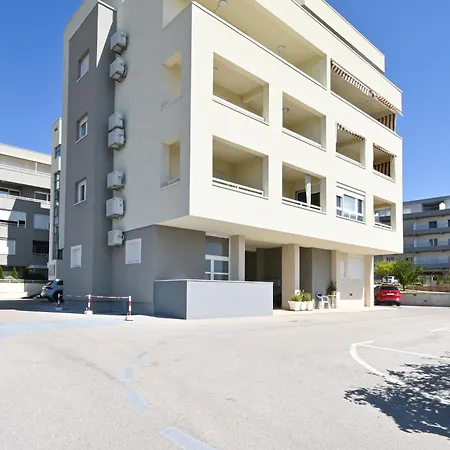 Tri Masline With Seaview