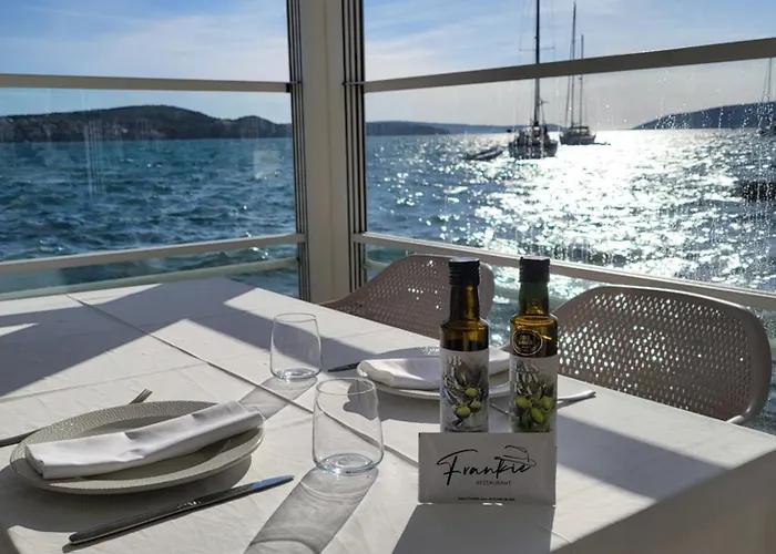 Апартаменты Tri Masline With Seaview Трогир