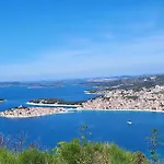 Апартаменты Tri Masline With Seaview Трогир